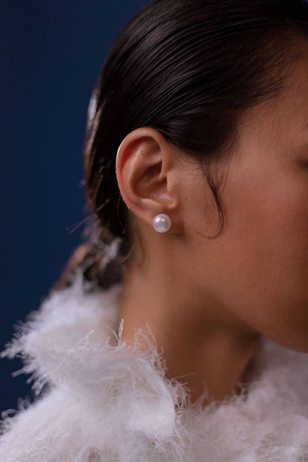Boucle d’oreille en perle portée